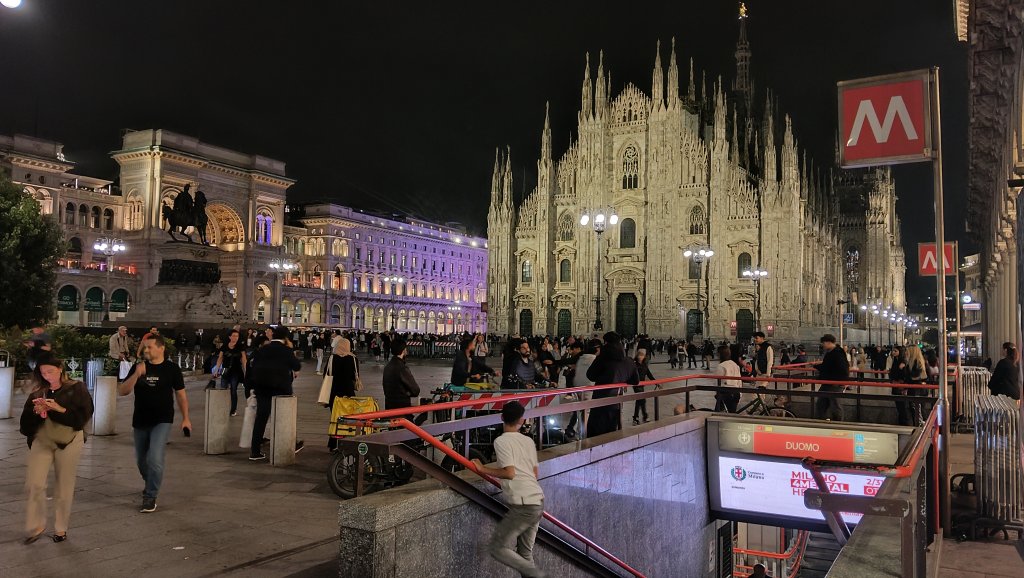 Milano. Piazza del Duomo