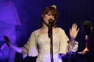 https://teatrofrancoparenti.it/spettacolo/la-locandiera-a-long-play/